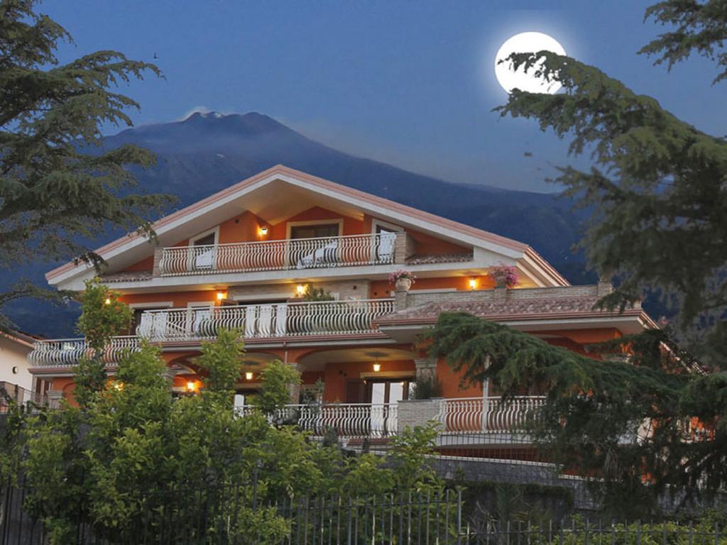 Etna Royal View Aparthotel Trecastagni Exterior photo